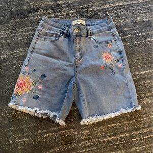 Charlie B ladies Jean Shorts Size 4